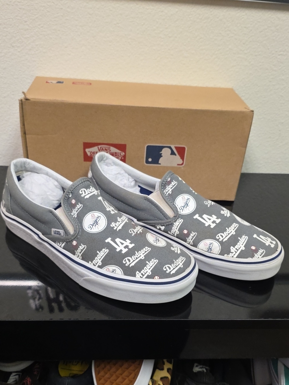 Vans MLB Los Angeles Dodgers Classic Slip-On Men’s 9 Women’s 10.5